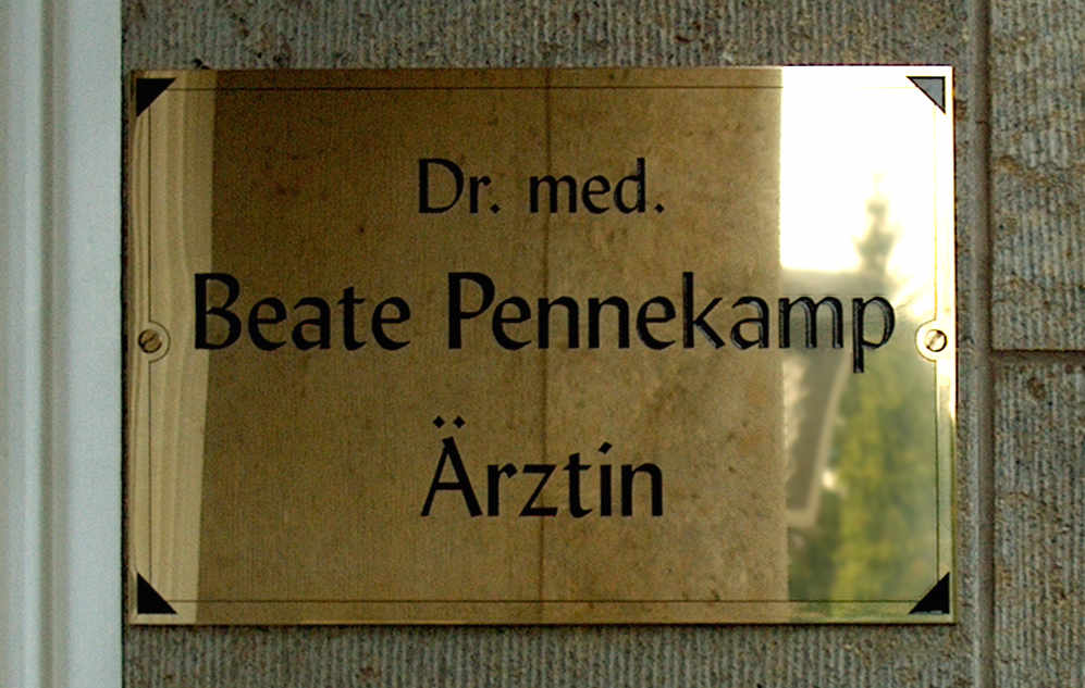 arztschild-messing-graviert