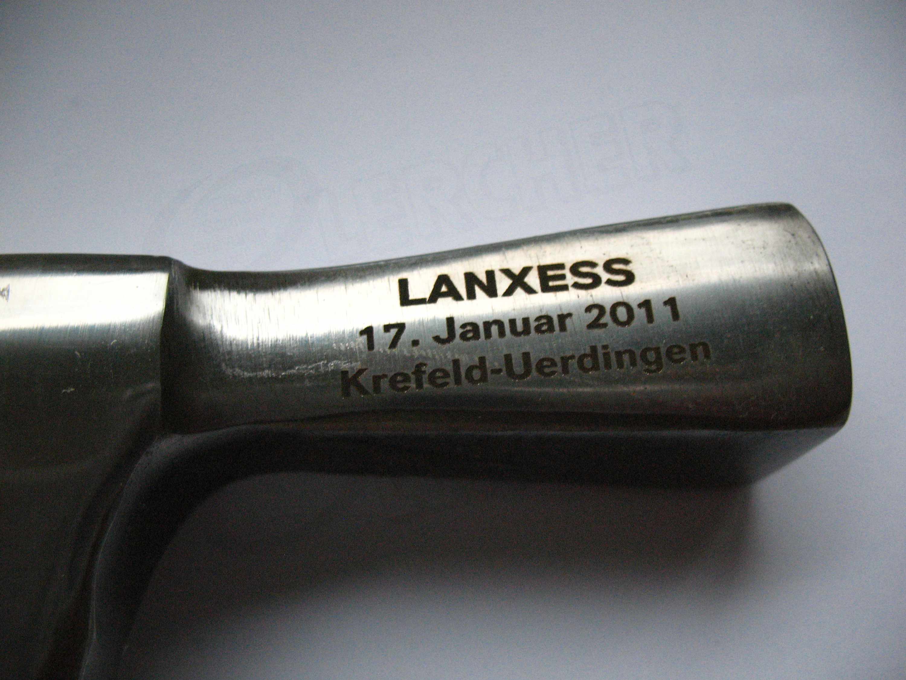 laserung_grundsteinlegung-hammer-lanxess