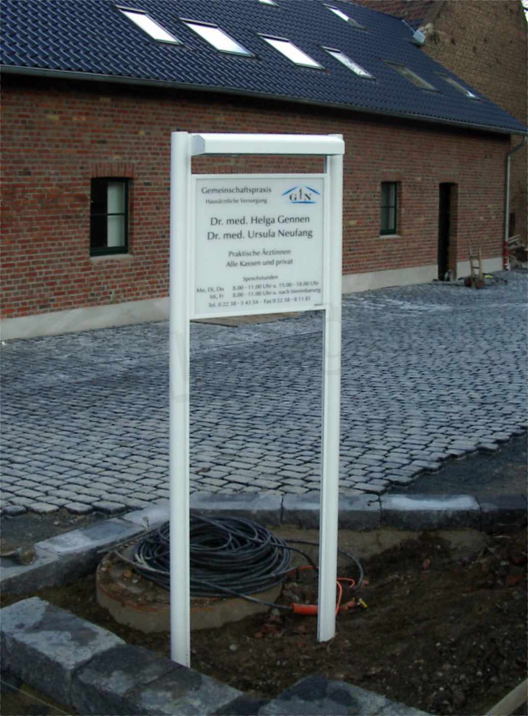 kombi-standschild-mit-beleuchtung